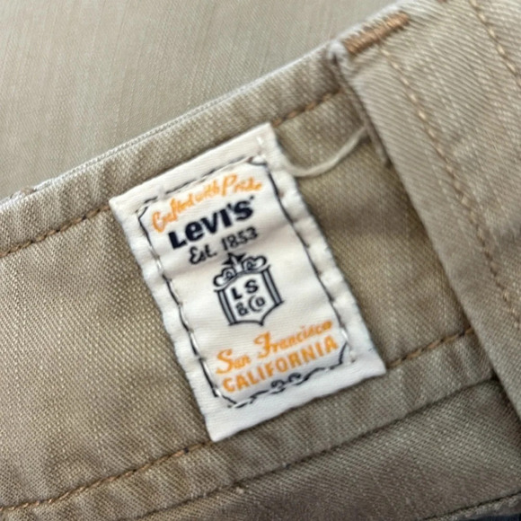 Levi’s women’s tan 10” inseam shorts size 8 - Picture 7 of 9